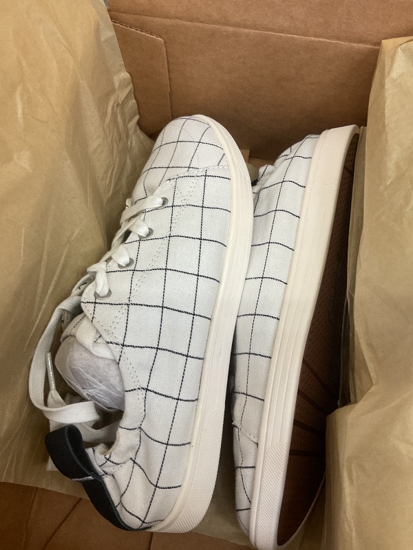 Photo 1 of Spenco Women's Windowpane Sneaker, White, 8