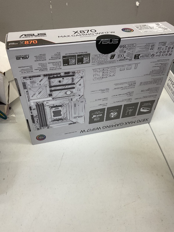 Photo 1 of ASUS X870 MAX GAMING WIFI7 W AMD AM5 ATX Motherboard, 8-layer White PCB, 12+2+1 80A DrMOS, DDR5, PCIe 5.0 x16 Q-Release, 3x M.2, Wi-Fi 7 Q-Antenna, USB4® Type-C®, 2.5Gb LAN, BIOS FlashBack™, Aura Sync