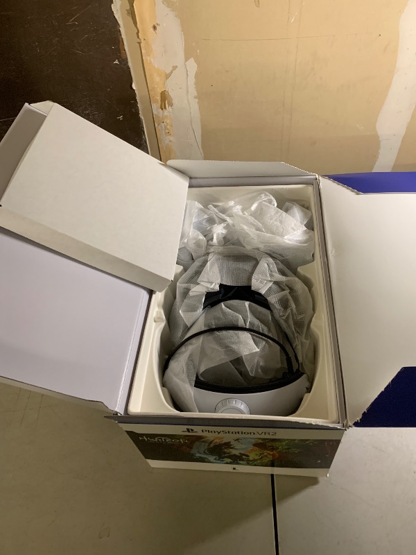 Photo 1 of **Missing game and wires----PARTIAL SET**PlayStation VR2 Horizon Call of The Mountain™ Bundle (PSVR2)