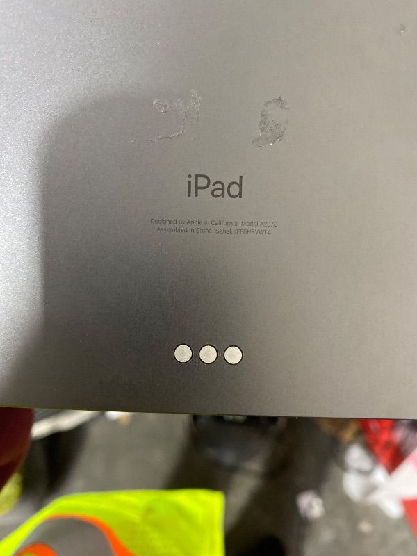Photo 1 of SELLING FOR PARTS ONLY........ Apple iPad Pro 12.9-inch, 1TB, WiFi, Space Gray (Renewed Premium)