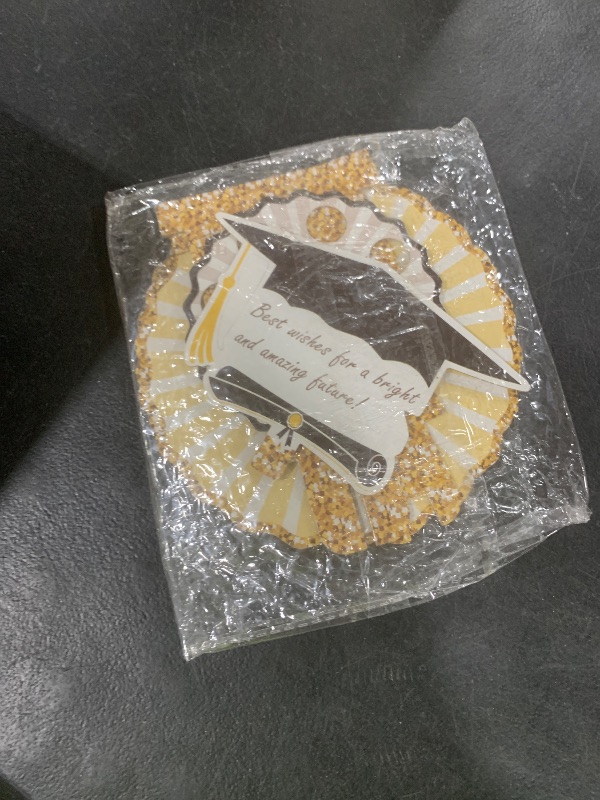 Photo 1 of Graduation Money Holder for Cash Gift, 2025 Graduation Gifts Money Holder Leis Cash Cake for Her Him Congrats Class of 2025 Graduation Party Supplies (1 pcs)