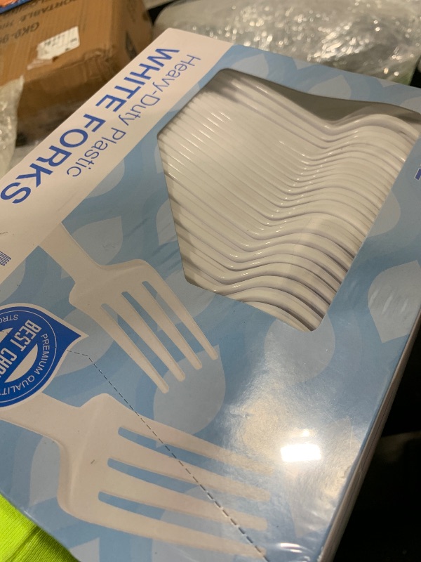 Photo 1 of POSATE Heavyweight Plastic Forks, White, 100 Counts