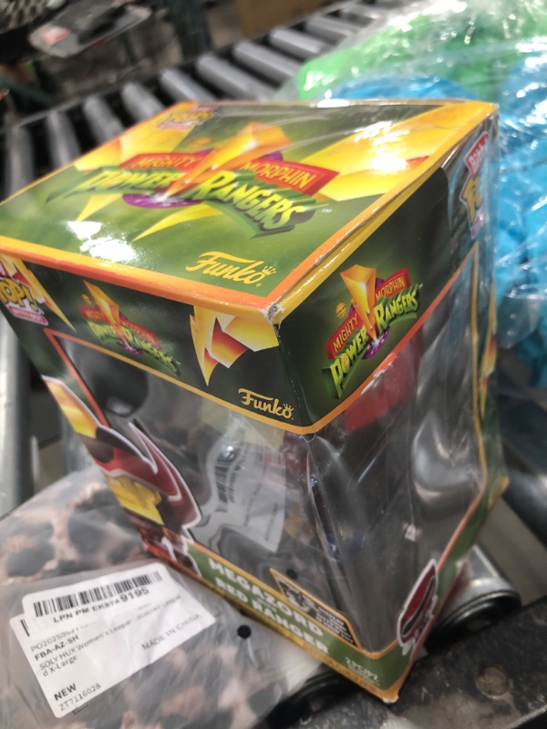 Photo 1 of Funko Bitty Bots: Power Rangers - Megazord with Red Ranger - Bitty Pop! - Power Rangers TV - 0.9 inch & 4.85 inch - Collectable - Gift Idea - Display Stand