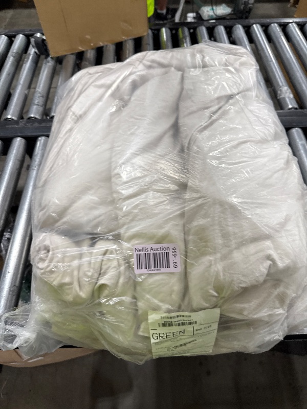 Photo 1 of Bedsure Comforter Duvet Insert - Quilted Comforters Oversized King Size, All Season Duvet, Down Alternative Bedding, with 8 Tabs, Gifts for Women/Men, Linen, Oversized King 116 x 98 Inches