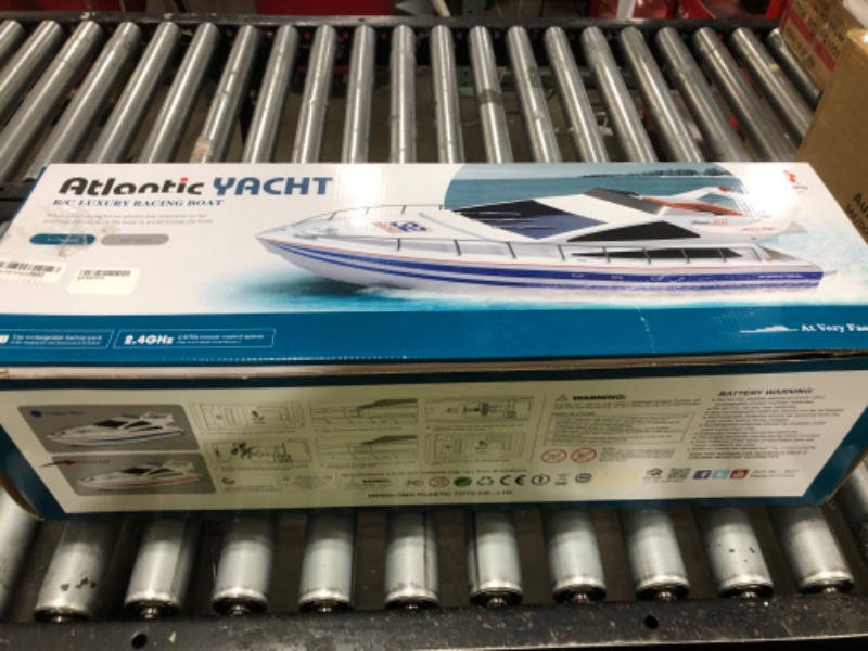 Photo 1 of POCO DIVO Atlantic Yacht Luxury Modern Cruise 28" RC Model Boat Radio Remote Control Speed Watercraft Racing Ship, Red