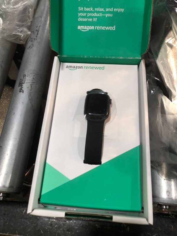 Photo 1 of PARTS ONLY !!!!!!!!--------------------Apple Watch Series 8 (GPS, 41MM) - Midnight Aluminum Case with Midnight Sport Band S/M (Renewed Premium)