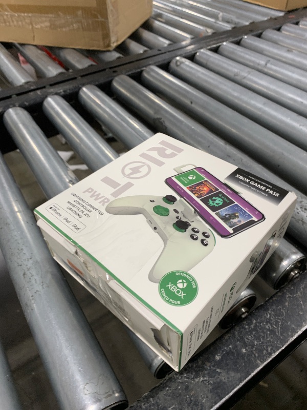 Photo 1 of RiotPWR Mobile Cloud Gaming Controller for Lightning Connected iOS