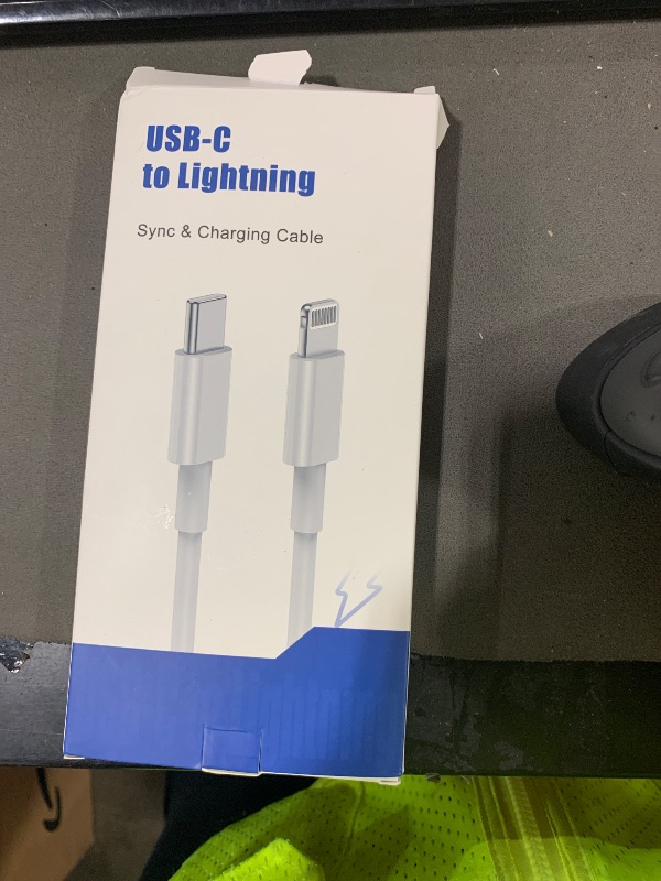 Photo 1 of USB-C TO LIGHTING CHARGER