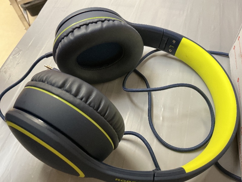 Photo 1 of RORSOU R10 Over-Ear Headphones with Microphone, Lightweight Folding Stereo Bass Headset with 1.5M No-Tangle Cord, Portable Wired Headphones for Smartphone Tablet Computer MP3 / 4 (Blue)
