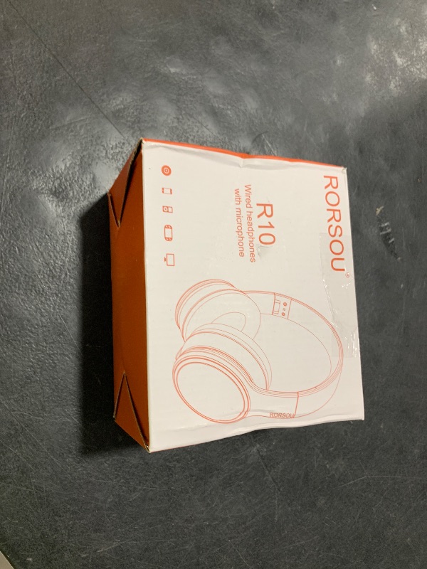 Photo 1 of RORSOU R10 Over-Ear Headphones with Microphone, Lightweight Folding Stereo Bass Headset with 1.5M No-Tangle Cord, Portable Wired Headphones for Smartphone Tablet Computer MP3 / 4 (Blue)