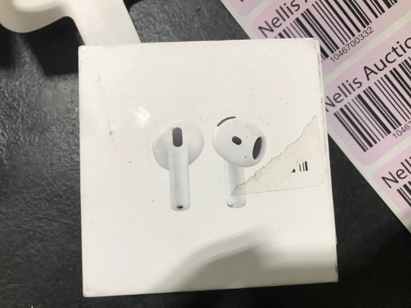 Photo 1 of CASE IS MISSING ONE AIRPOD !!!!!!!!!!!!!!!!!!!!!!!!!!!!!!!!! ----------------------------------------------------Apple AirPods 4 Wireless Earbuds, Bluetooth Headphones, Personalized Spatial Audio, Sweat and Water Resistant, USB-C Charging Case, H2 Chip, U