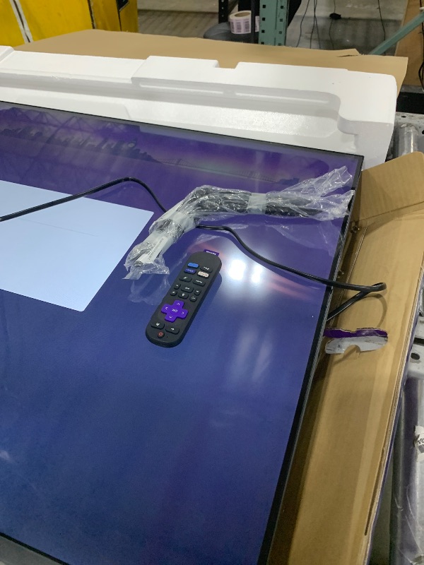 Photo 1 of Roku Smart TV 2025 – 50-Inch Select Series, 4K HDR TV – RokuTV with Enhanced Voice Remote – Flat Screen LED Television with Wi-Fi for Streaming Live Local News, Sports, Family Entertainment