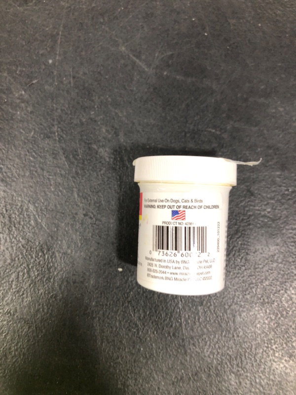 Photo 1 of Miracle Care Kwik Stop Styptic Powder For Dogs, Cats and Birds, 1.5 Ounce, Fast-Acting Blood Stop Powder with Pain Relieving Benzocaine