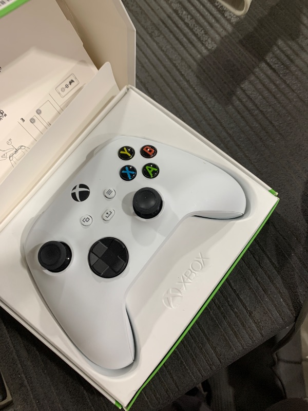 Photo 1 of Xbox Wireless Gaming Controller (2025) – Robot White – Play on Xbox, Windows, Android, iOS, FireTV Sticks, Smart TVs, VR Headsets