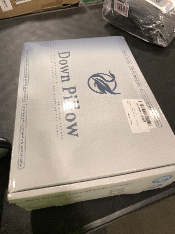 Photo 1 of LIANLAM Luxury Canadian White Goose Down Pillow Queen Size- 900+ Fill Power, 800 Thread Count Cotton Shell, Soft Down Pillows for Sleeping, Hotel Pillow for Neck Pain Relief (1 Pack, 20"x30")
