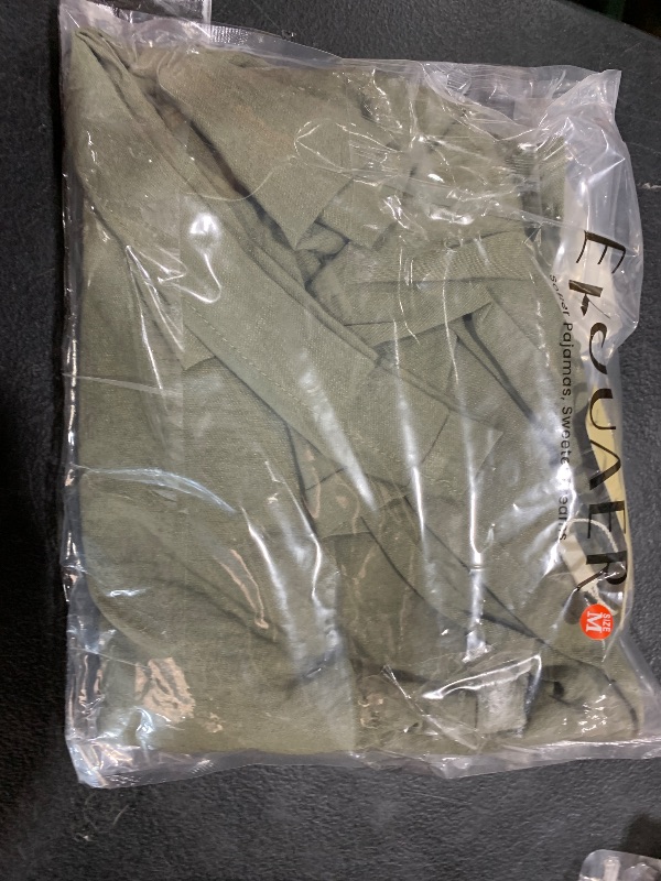 Photo 1 of Ekouaer Pajamas Set Women's Short Sleeve Loungewear 2 Piece PJ Shorts Sets Soft Sleepwear with Pockets GREEN ,Medium