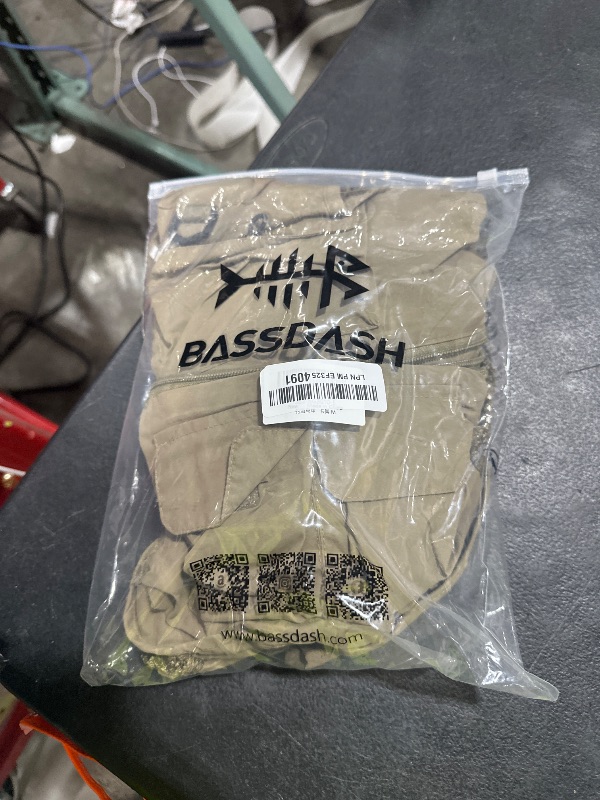 Photo 1 of BASSDASH Versatile Men's Women's Fishing Photography Vest with Mesh Back 6 Sizes