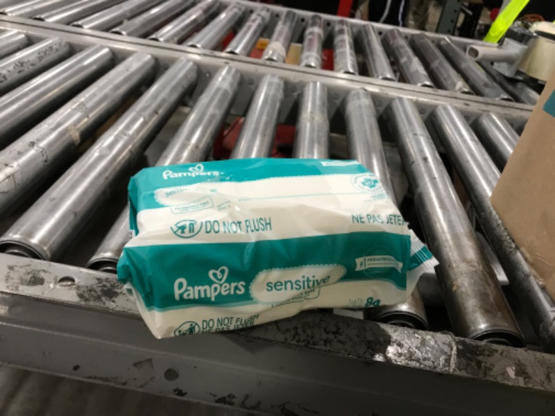 Photo 1 of Pampers wipes