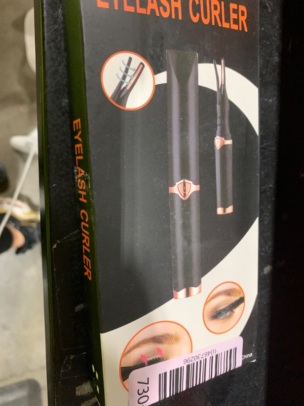 Photo 1 of EYELASH CURLER 