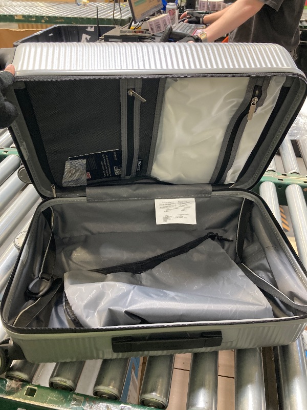 Photo 1 of Samsonite Carry On 22"