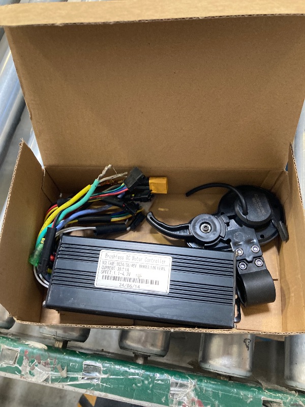 Photo 1 of HUDAMZKY Electric Scooter Ebike 26A/30A Sine Wave Controller with LCD V889 Display for 1000W Hub Motor Electric Bike Accessories