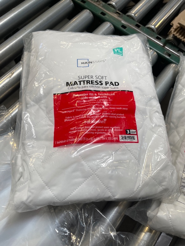 Photo 1 of Mainstays Super Soft Quilted Mattress Pad Twin/Twin-XL 39 in X 80 in
