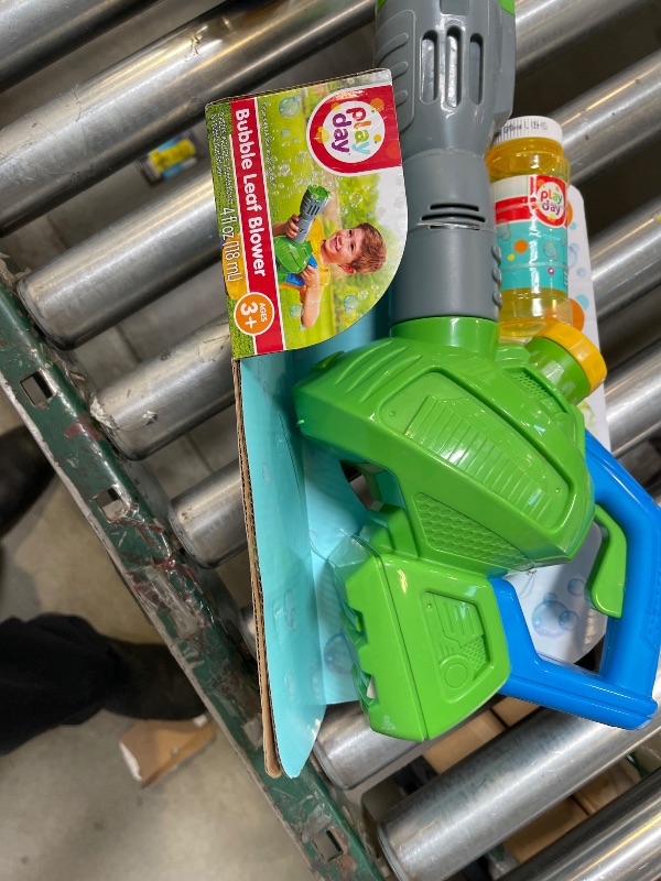 Photo 1 of Play Day Bubble Leaf Blower 4 Fluid Ounces of Bubbles Children Ages 3+ (Requires 3 AA Batteries)
