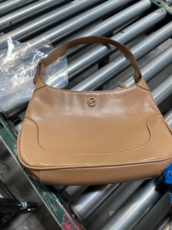 Photo 1 of A woman’s purse
