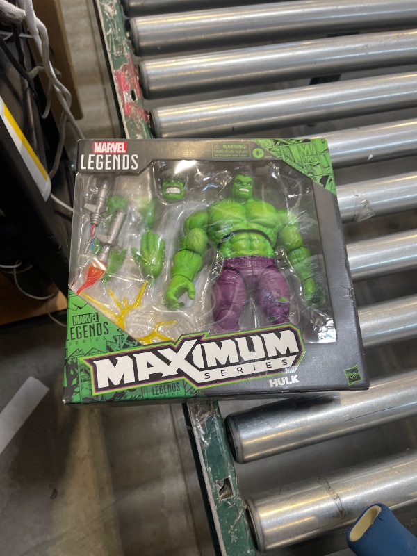 Photo 1 of Marvel Legends Maximum Series Hulk, Deluxe Hulk Comics Collectible 6-Inch Scale Action Figure with Incredible Articulation and Smashing Accessories