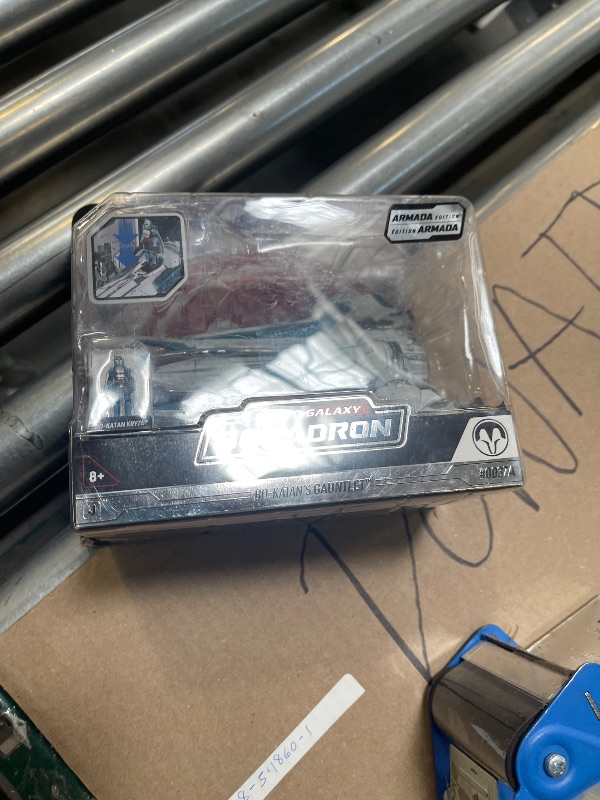 Photo 1 of Star Wars Micro Galaxy Squadron Bo-Katan’s Gauntlet Fighter (Armada Edition) - 5-inch Vehicle with Rotating Wings and 1-Inch Micro Figure Accessory