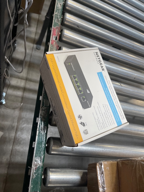 Photo 1 of NETGEAR 5-Port Gigabit Ethernet Unmanaged PoE Switch (GS305PP) - with 4 x PoE+ @ 83W, Desktop or Wall Mount
