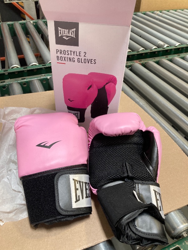 Photo 1 of Everlast Prostyle 2 Youth Boxing Gloves, Entry Level Training Gloves for Men and Women, Secure Fit Hook and Loop Closure & Ventilation, Heavy Bag & Speedbag Training (8 oz Extra Small, Red)