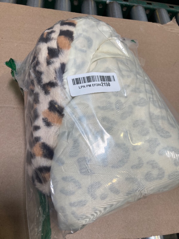 Photo 1 of Size S--Omoone Women's Faux Fur Jackets Autumn Winter Leopard Coats Loose Fur Coat with Pockets(3361-WhiteOrange-S)