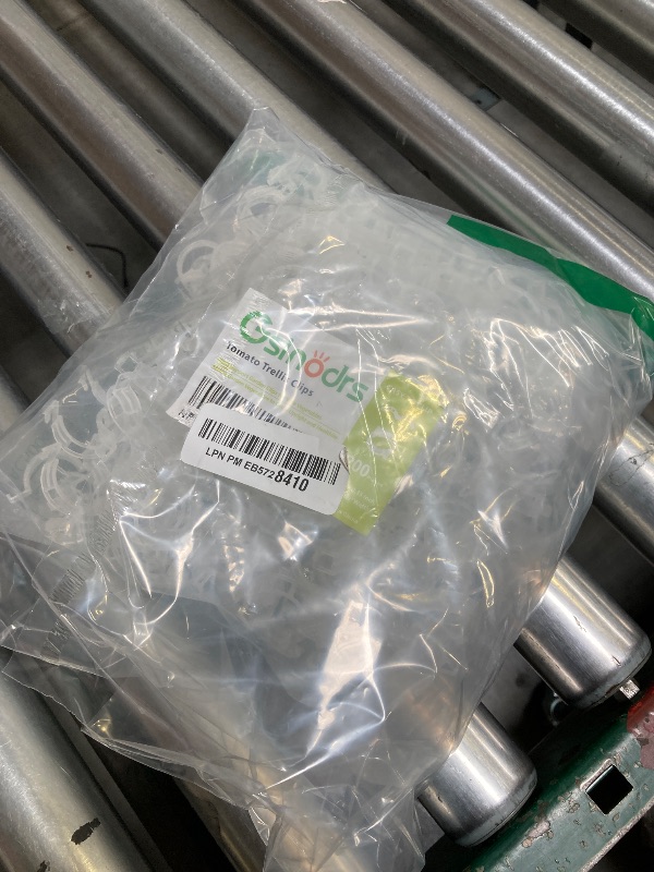 Photo 1 of 200Pcs Garden Clips for Climbing Plants, Reusable Trellis Clips for Tomatoes, Cucumbers, Peas - Gentle Plastic Plant Supports, Sun - Resistant Plastic Plant Supports