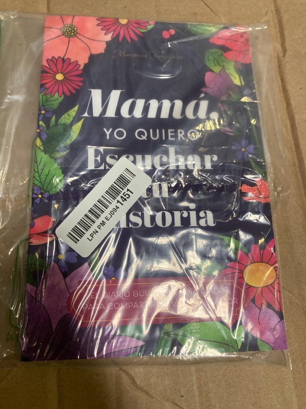 Photo 1 of MOM, IWant Hear Your Story "A Mother's Guided Journal Shares Your Life and Her Love (Spanish Edition)