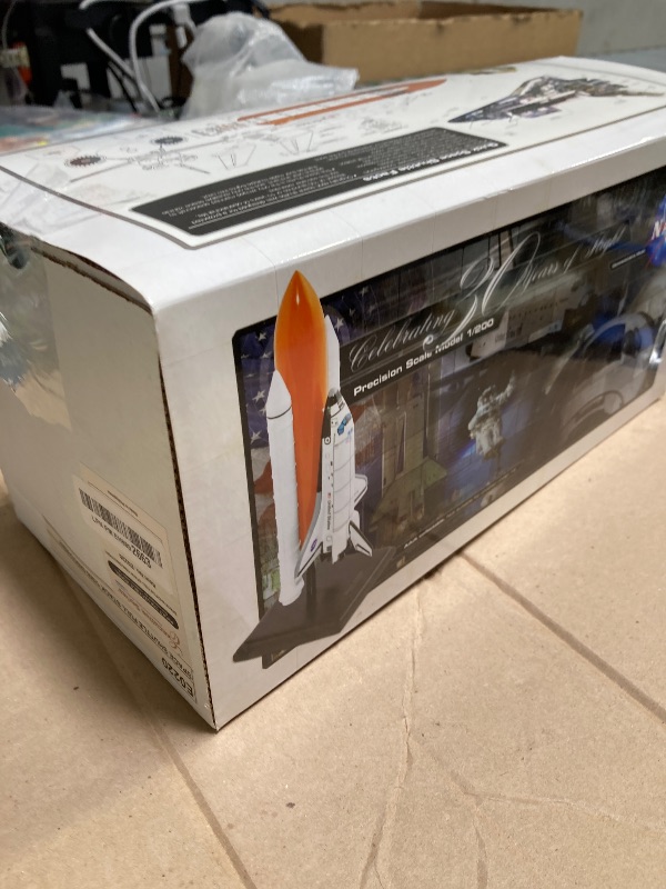 Photo 1 of Mastercraft Collection NASA Space Shuttle F/S Full Stack Discovery (S) Model Scale:1/200