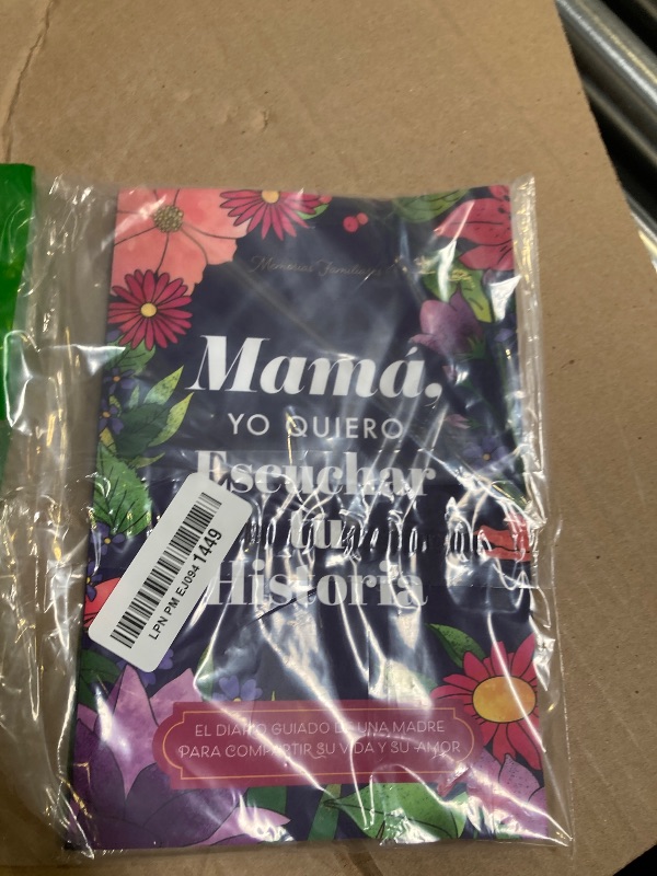 Photo 1 of Mamá, Quiero Escuchar tu Historia: Una Madre Diario Guiado Comparte tu Vida y su Amor (Spanish Edition)