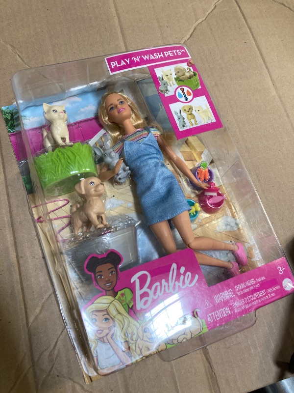 Photo 1 of Barbie Play 'n Wash Pets Playset with 3 Color-Change Animals & 10 Toy Accessories, Blonde Fashion Doll with Blue Eyes