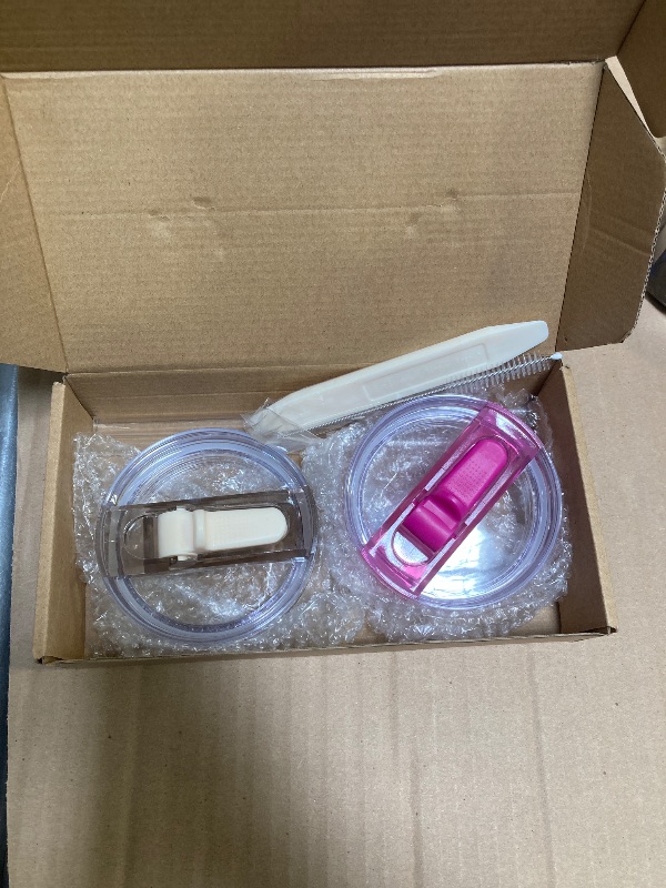 Photo 1 of 4 pcs, tumbler lids and straw cleaner