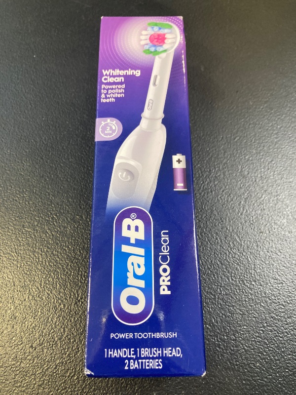 Photo 1 of Oral-B Pro 100 3D White, Battery Toothbrush, White