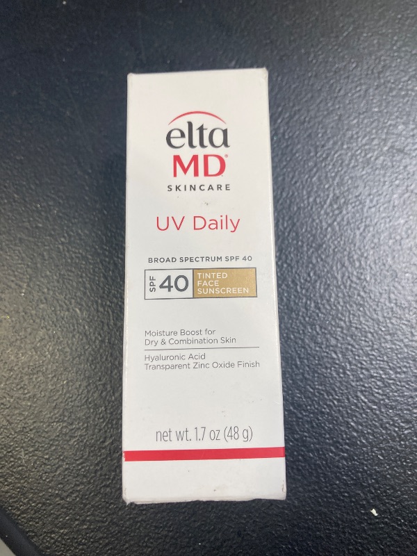 Photo 1 of EltaMD UV Clear Face Sunscreen SPF 46, Oil Free for Face with Zinc Oxide, Dermatologist Recommended Sunscreen Lotion, For Acne-Prone Sensitive Skin, 1.7 oz Pump