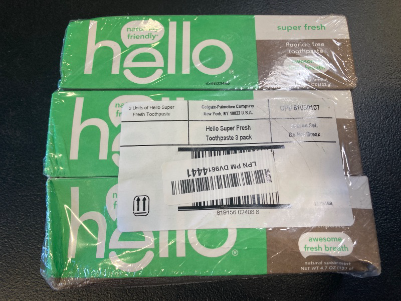 Photo 1 of hello Super Fresh Fluoride Free Toothpaste, Toothpaste for Bad Breath, Helps Remove Surface Stains, Natural Spearmint, 3 Pack, 4.7 Oz Tubes