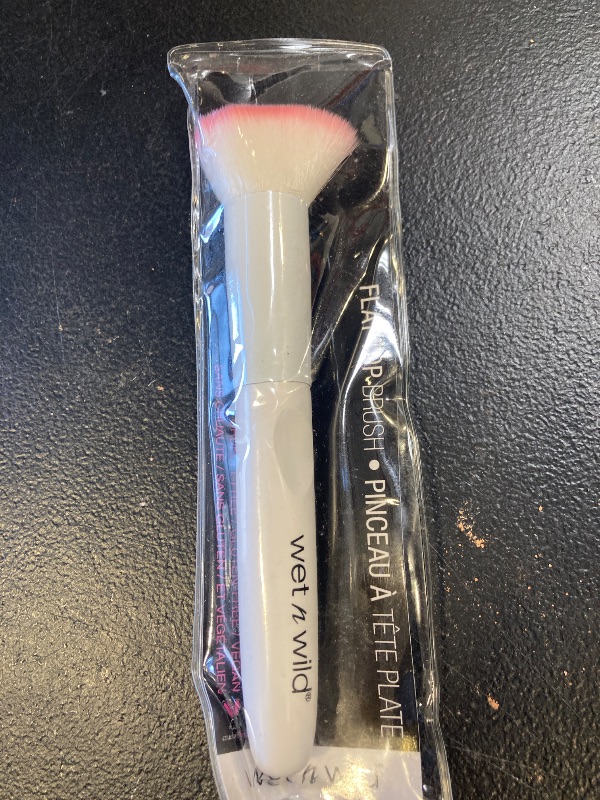 Photo 1 of wet n wild Kabuki Brush, Flat Top for All Formulas, Densely-Packed Synthetic Bristles, Ergonomic Handle for Comfortable Control