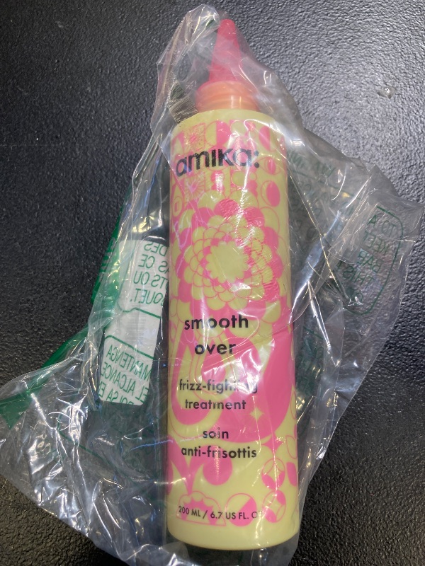 Photo 1 of amika Smooth Over Frizz-Fighting Treatment Mask