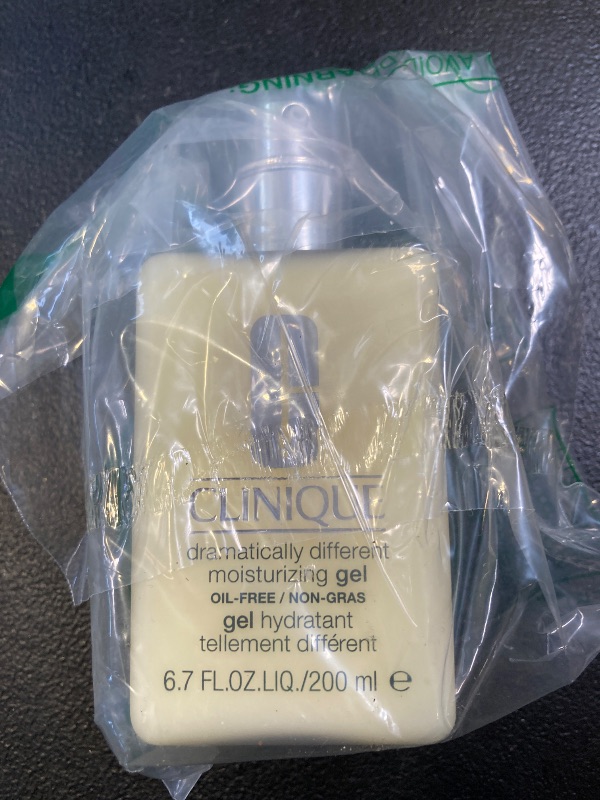 Photo 1 of Clinique 3-Step Dramatically Different Moisturizing Oil Free Gel For Combination Oily to Oily Skin Types, 6.7 Fl Oz