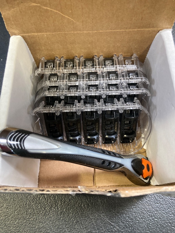 Photo 1 of Amazon Basics 3-Blade Motion Sphere Razor for Men with Dual Lubrication, Handle & 20 Cartridges, Cartridges fit Amazon Basics Razor Handles only, 21 Piece Set, Black (Previously Solimo)