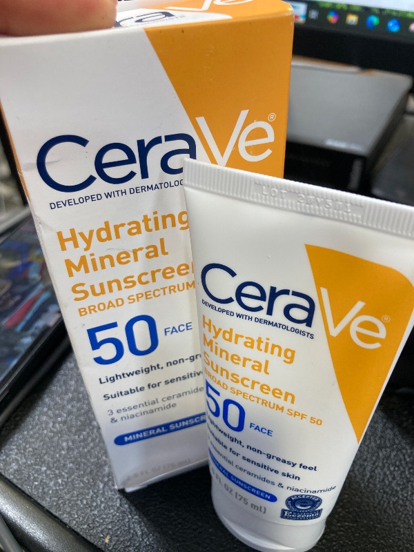 Photo 1 of CeraVe 100% Mineral Sunscreen SPF 50, Face sunscreen With Zinc Oxide & Titanium Dioxide, Hyaluronic Acid + Niacinamide + Ceramides, Oil Free, Travel Size 2.5 oz