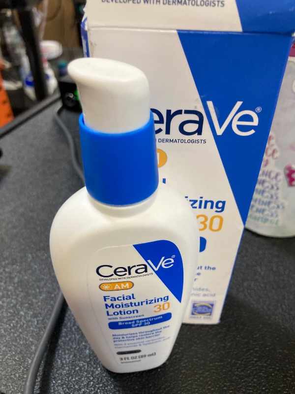 Photo 1 of CeraVe AM Facial Moisturizing Lotion with SPF 30, Oil-Free Face Moisturizer with SPF, Formulated with Hyaluronic Acid, Niacinamide & Ceramides, Non-Comedogenic, Broad Spectrum Sunscreen, 3 Ounce