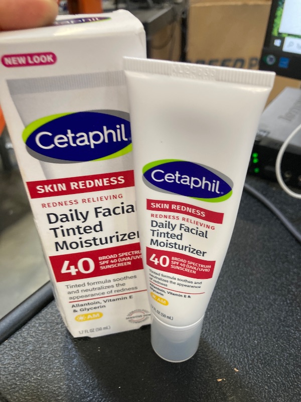 Photo 1 of Cetaphil Redness Relieving Daily Facial Moisturizer SPF 20, 1.7 Ounce