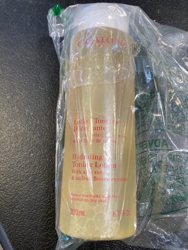 Photo 1 of Clarins Hydrating Toning Lotion | Softer Skin After 14 Days of Use* | Cleanses, Tones, Hydrates and Balances Skin's Microbiota | Plant-Based Ingredients | Colorant-Free | Normal to Dry Skin Types